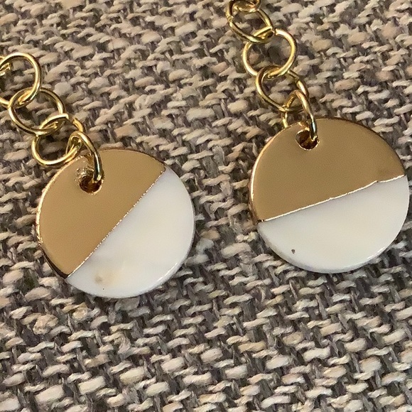 White and Gold. - Picture 2 of 2